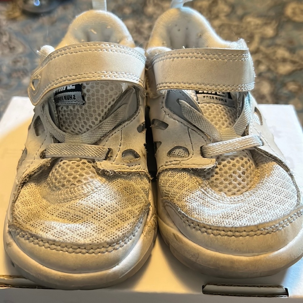 Nike free, white toddler sneakers in size 8